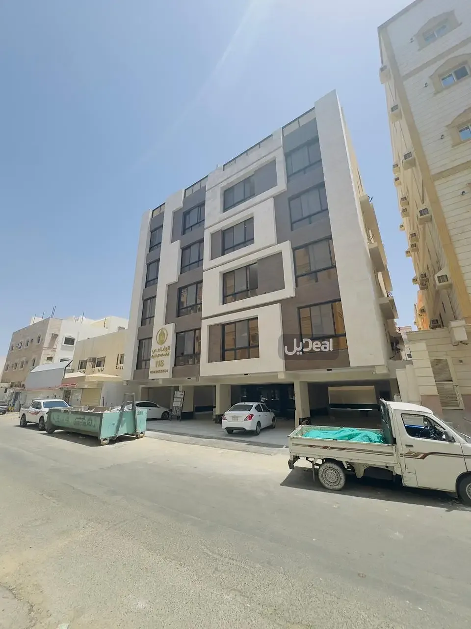 حي البوادى بمدينة جدة  مساحة الوحدة من الأرض 28.39 متر   وتختص من المنافع والأجزاء المشتركة بمساحة 60.53 متر