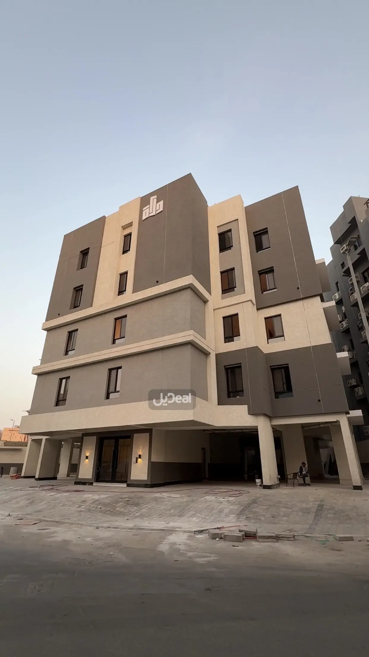حي الريان بمدينة جدة  مساحة الوحدة من الأرض 49.59 متر   وتختص من المنافع والأجزاء المشتركة بمساحة 86.96 متر