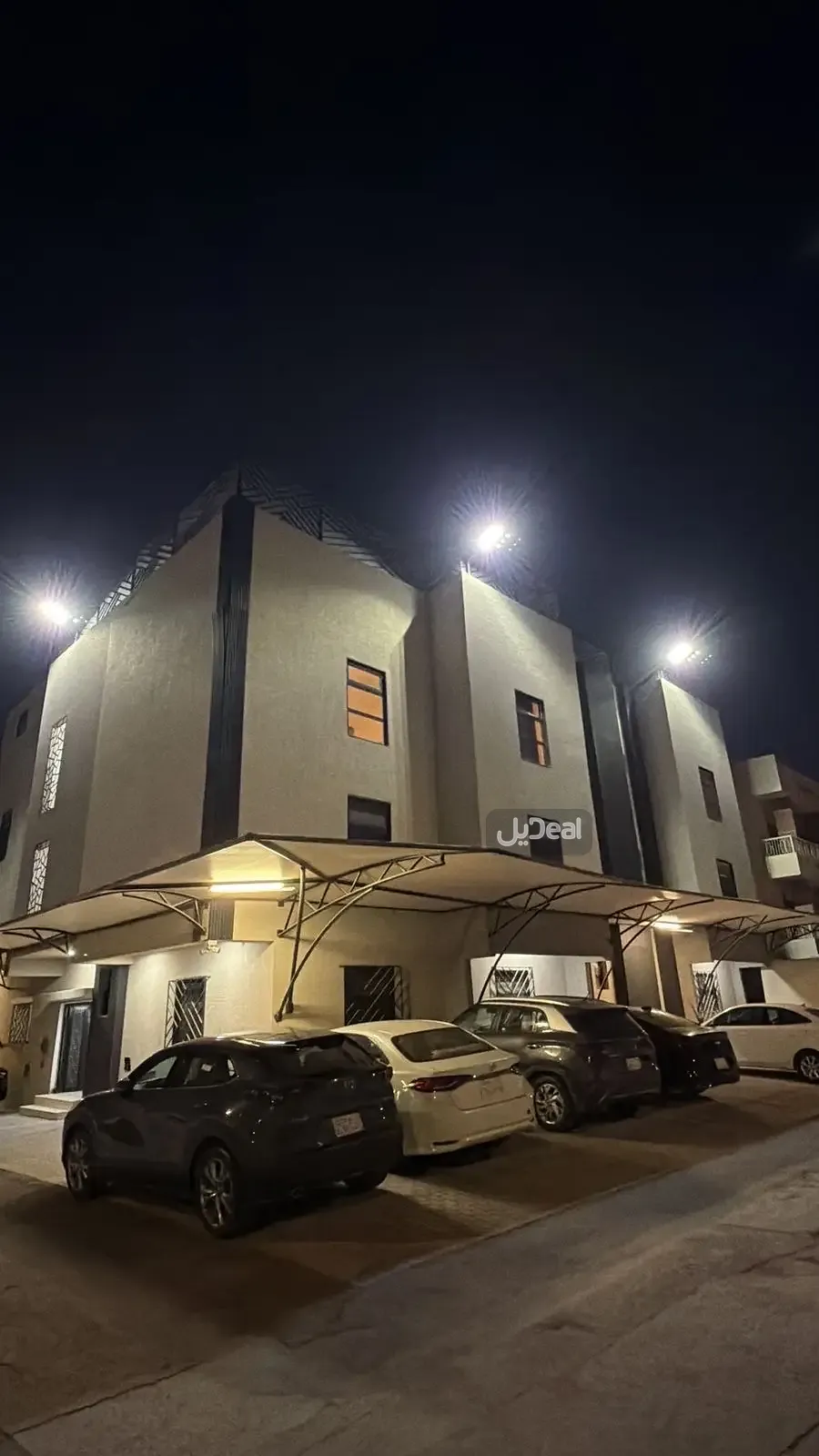 الفله رقم الجزء الشمالى من القطعه رقم 11 من المخطط رقم 398 الواقع فى حى الملز بمدينة الرياض .