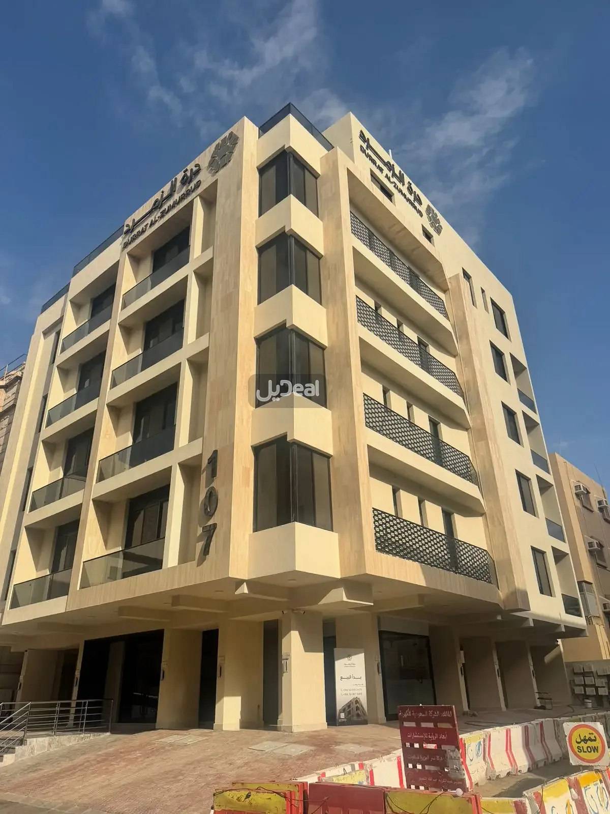 حي السلامة بمدينة جدة  مساحة الوحدة من الأرض 36.99 متر   وتختص من المنافع والأجزاء المشتركة بمساحة 73.76 متر