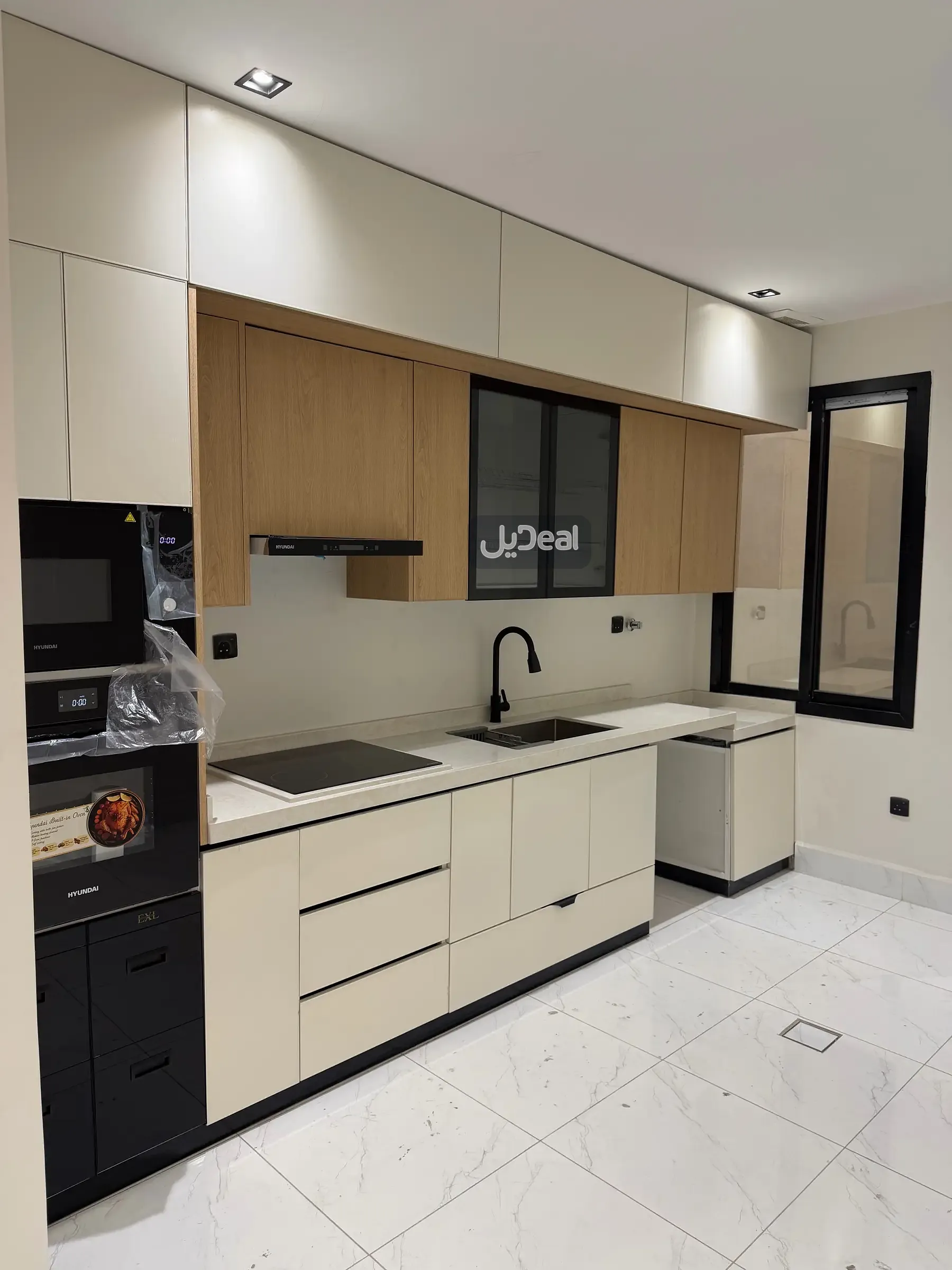 حي جنوب غرب الانابيب بمدينة الخبر  مساحة الوحدة من الأرض 43.67 متر   وتختص من المنافع والأجزاء المشتركة بمساحة 94.17 متر