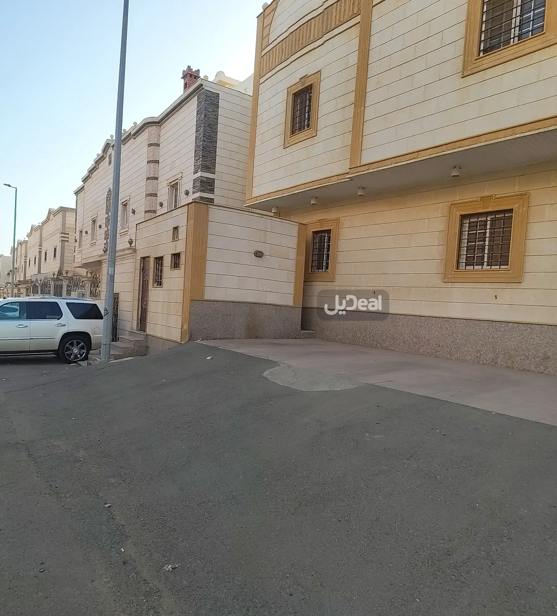 قطعة الارض  رقم 1054 من المخطط رقم  207 / ب حى الهدى  بمدينة جدة .