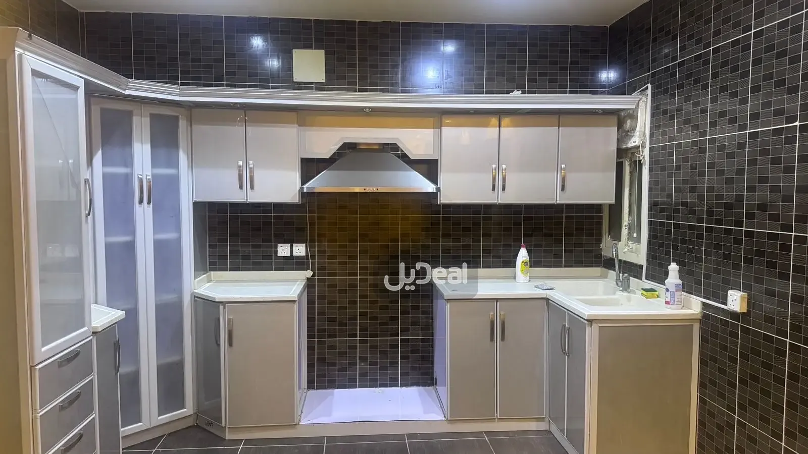 حي  الملقا  بمدينة الرياض .