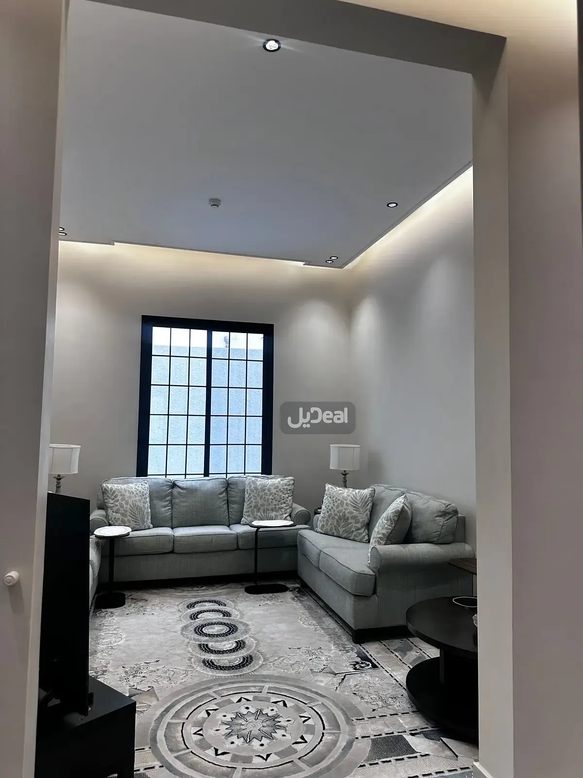 حي ظهرة لبن بمدينة الرياض  مساحة الوحدة من الأرض 87.66 متر   وتختص من المنافع والأجزاء المشتركة بمساحة 90.83 متر