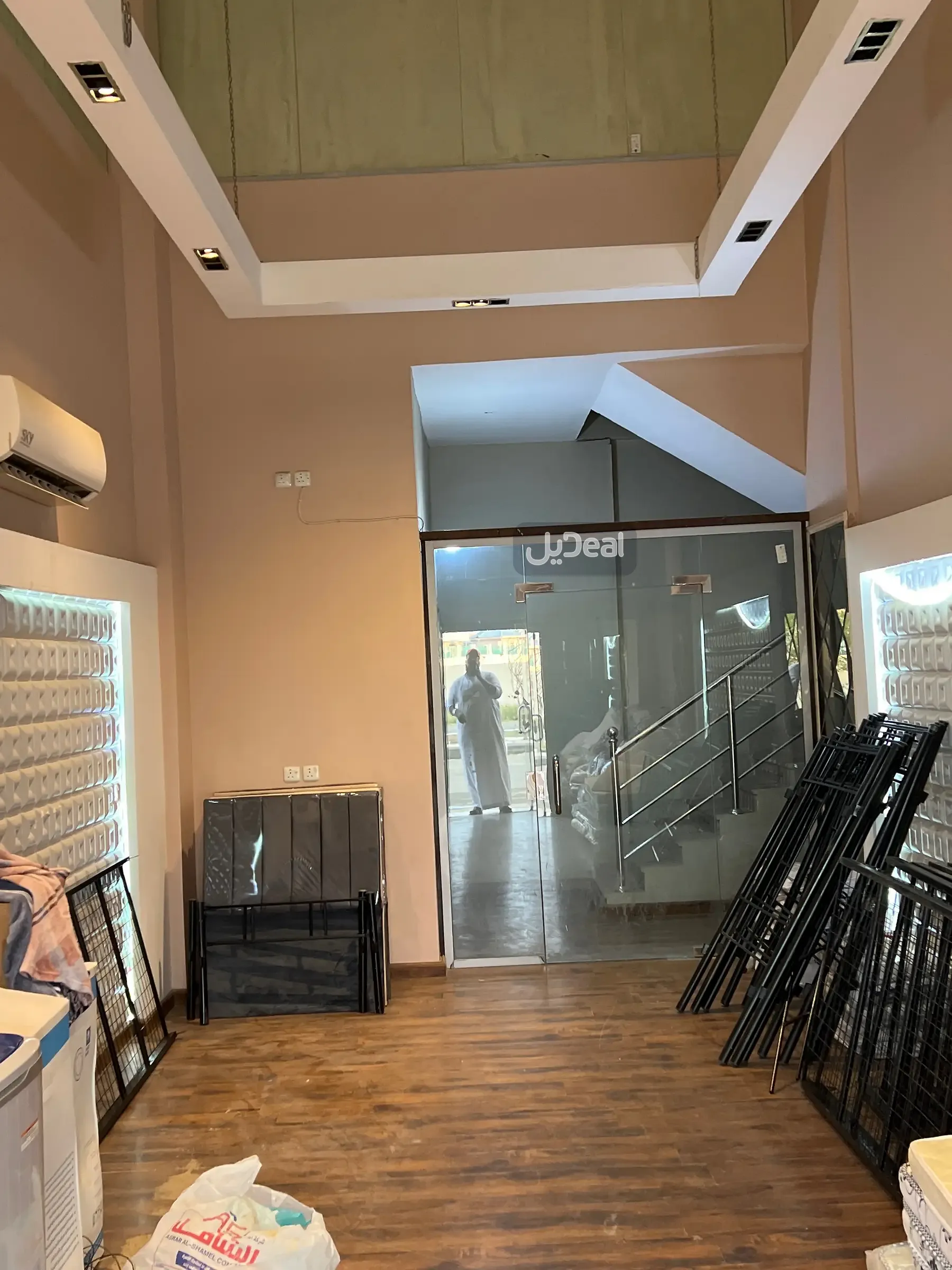 معرض للإيجار