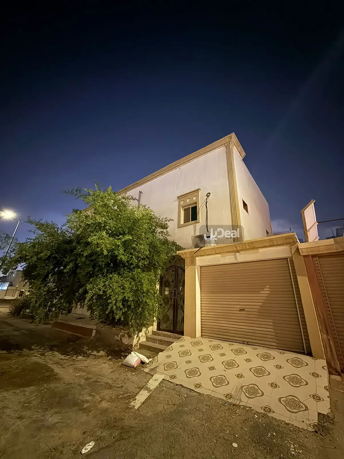 حي  جنوب الهفوف  بمدينة الهفوف بمحافظة الأحساء .