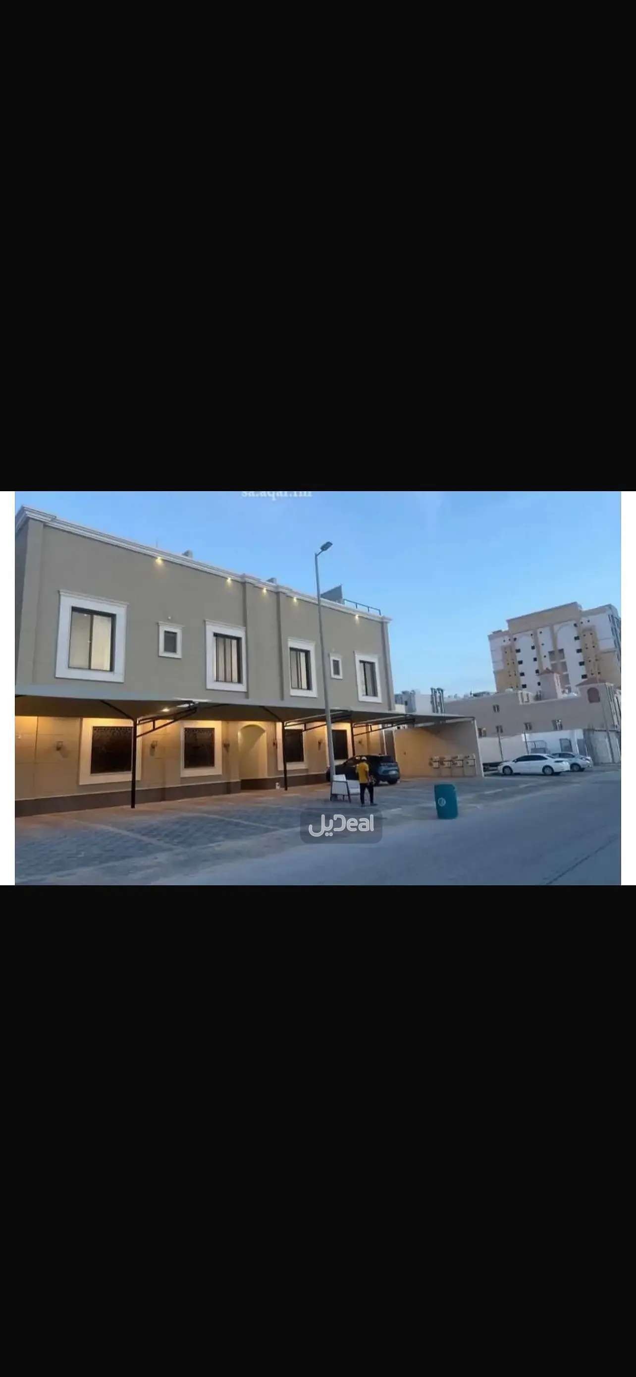 حي العزيزية بمدينة الخبر  مساحة الوحدة من الأرض 117.92 متر   وتختص من المنافع والأجزاء المشتركة بمساحة 48.61 متر