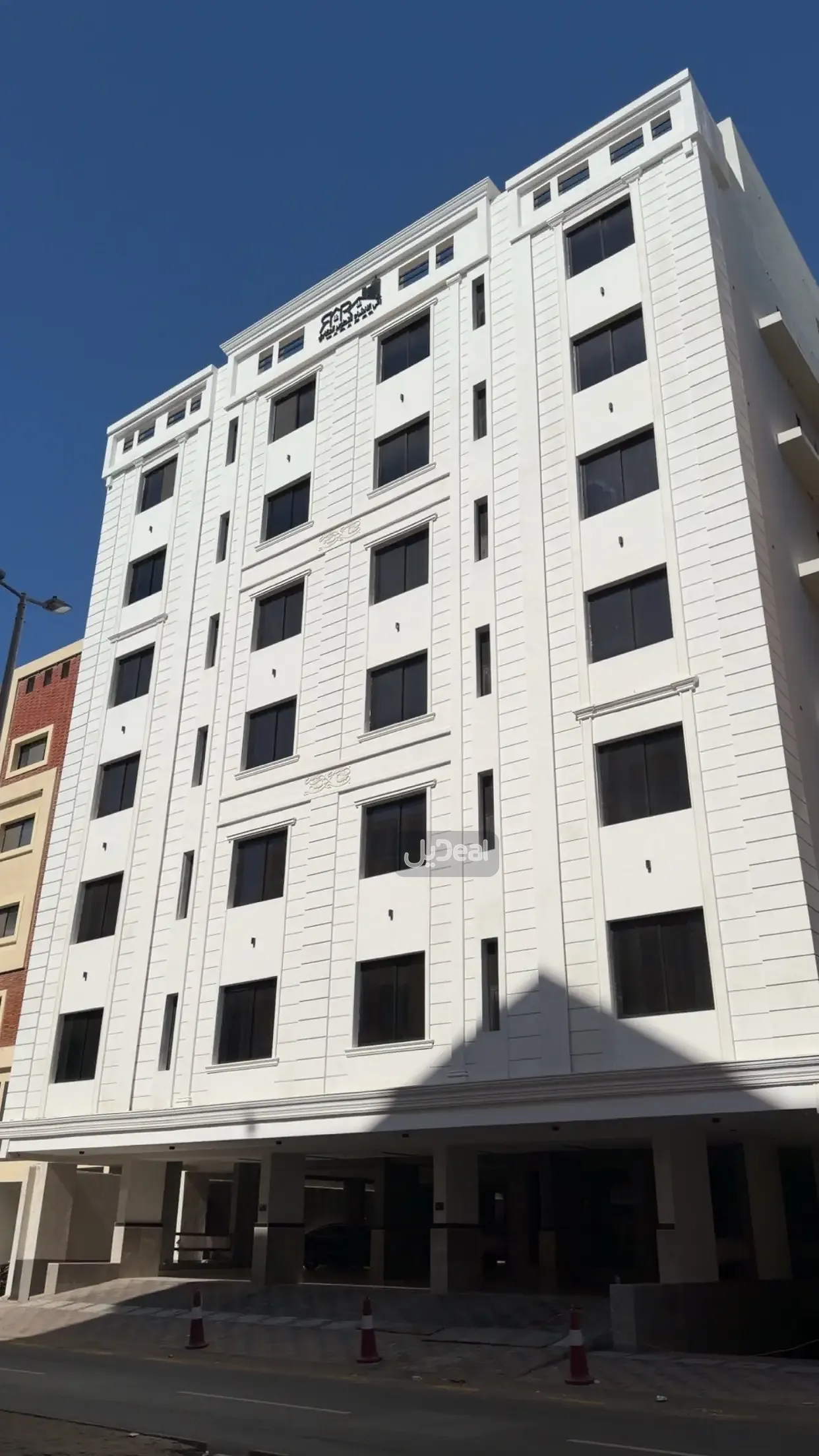 حي النزهة بمدينة جدة  مساحة الوحدة من الأرض 25.75 متر   وتختص من المنافع والأجزاء المشتركة بمساحة 81.49 متر