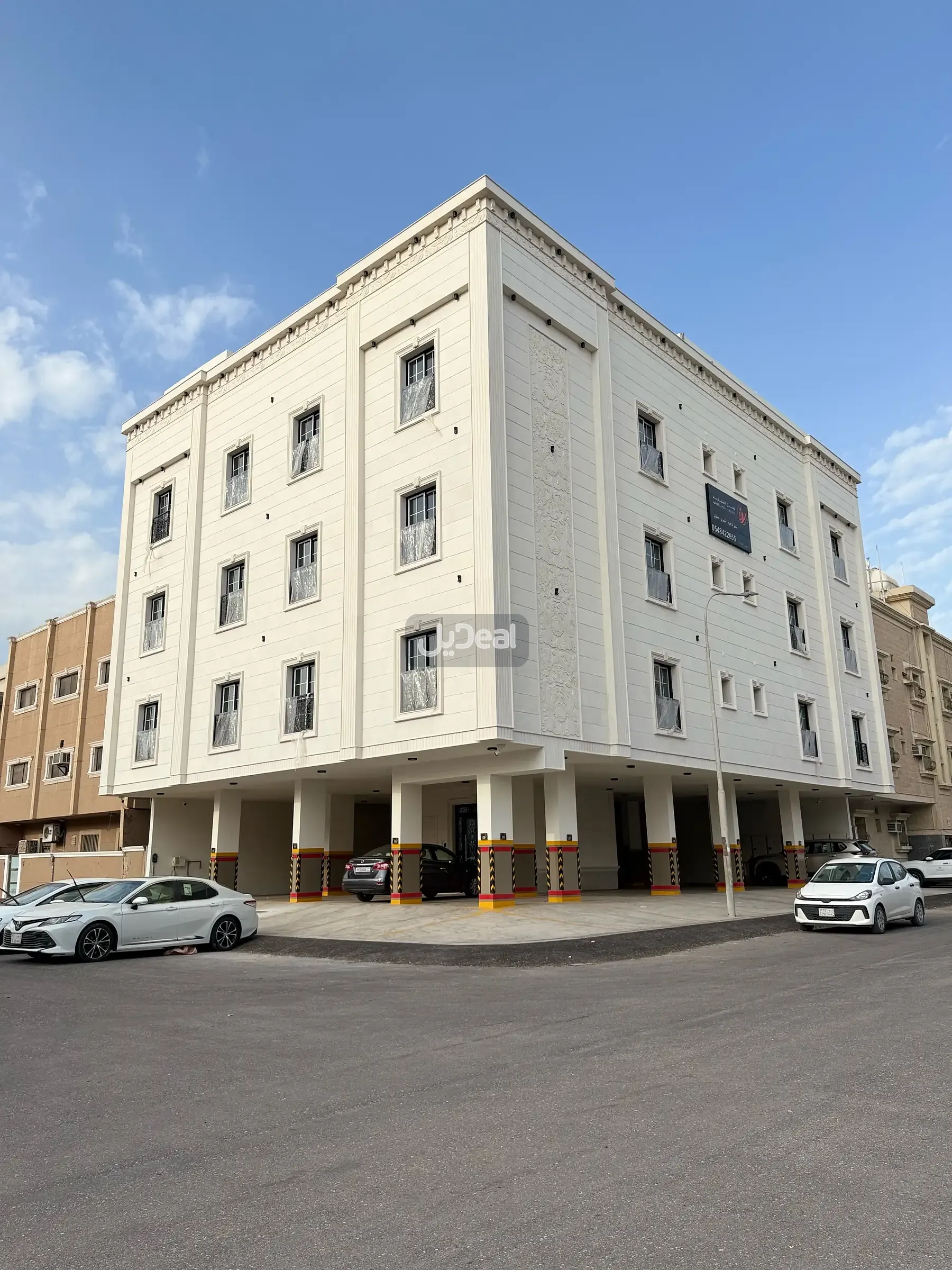 قطعة الارض  رقم 11 من البلك رقم  2813   من المخطط رقم  بدون الارشادى بالثقبة  بمدينة الخبر .