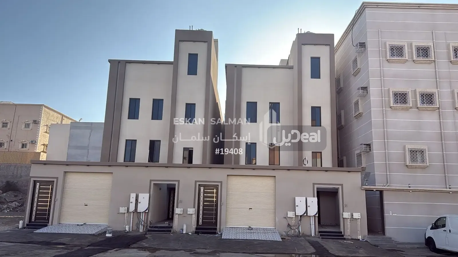 حي الطلح بمدينة خميس مشيط  مساحة الوحدة من الأرض 119.72 متر   وتختص من المنافع والأجزاء المشتركة بمساحة 19.58 متر