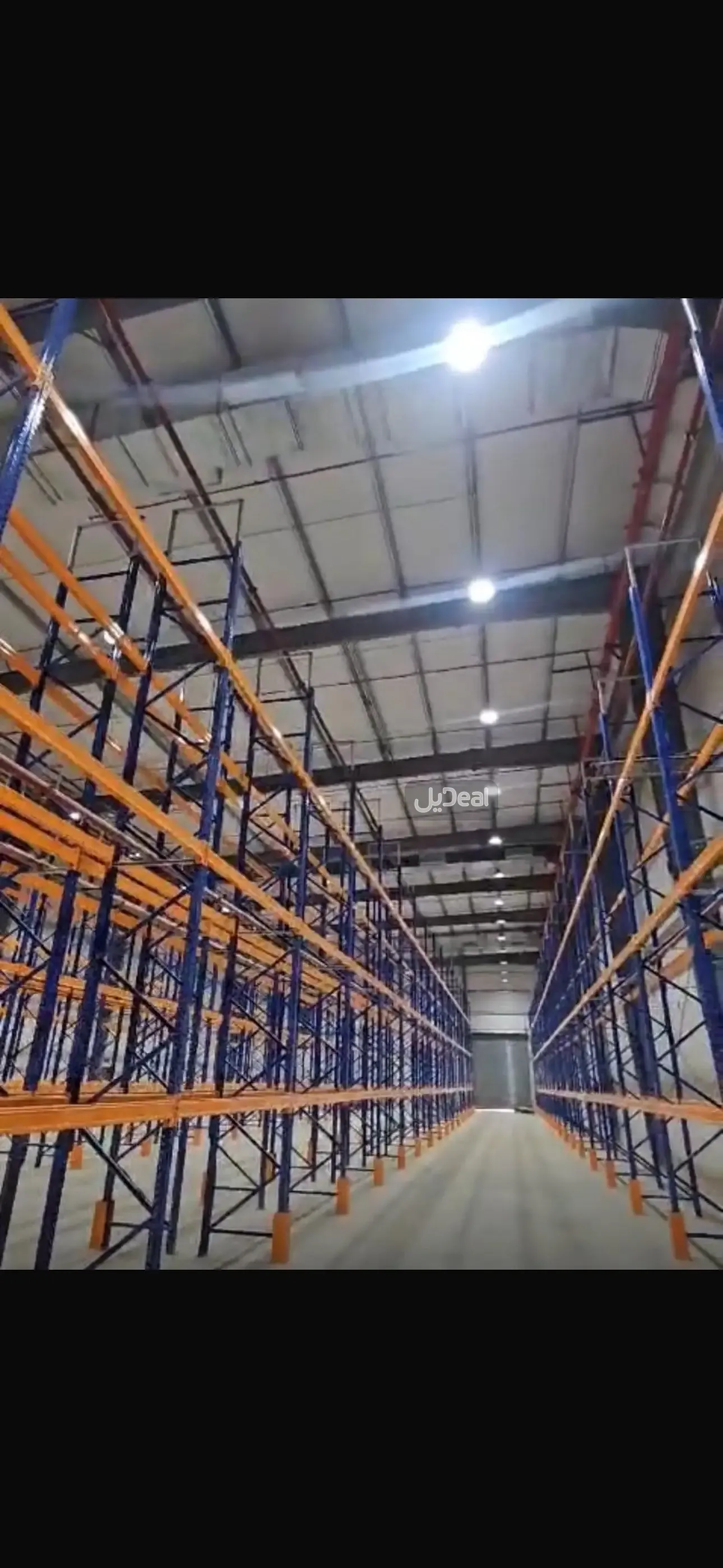 مستودع للبيع