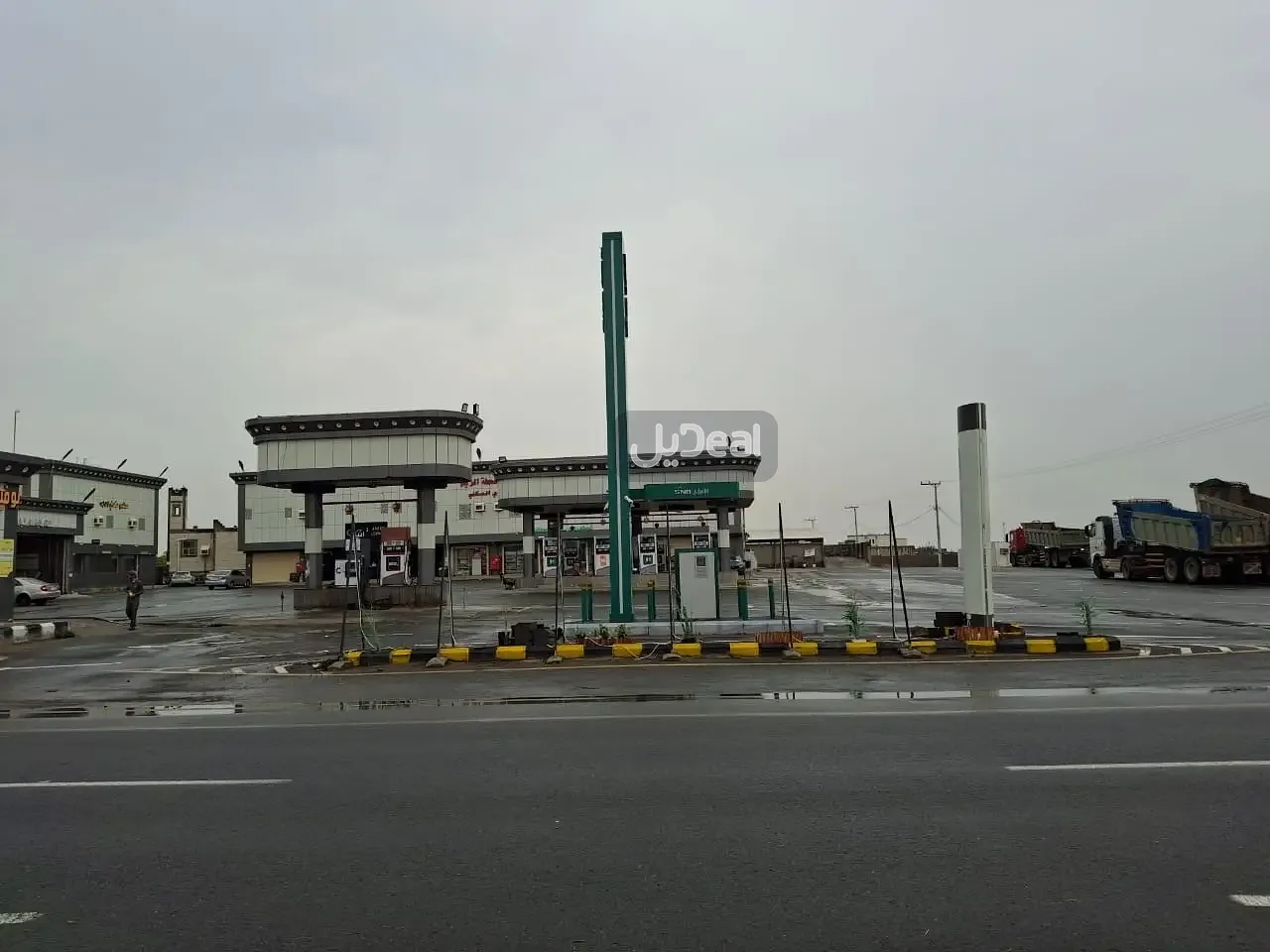 مجمع تجاري للبيع