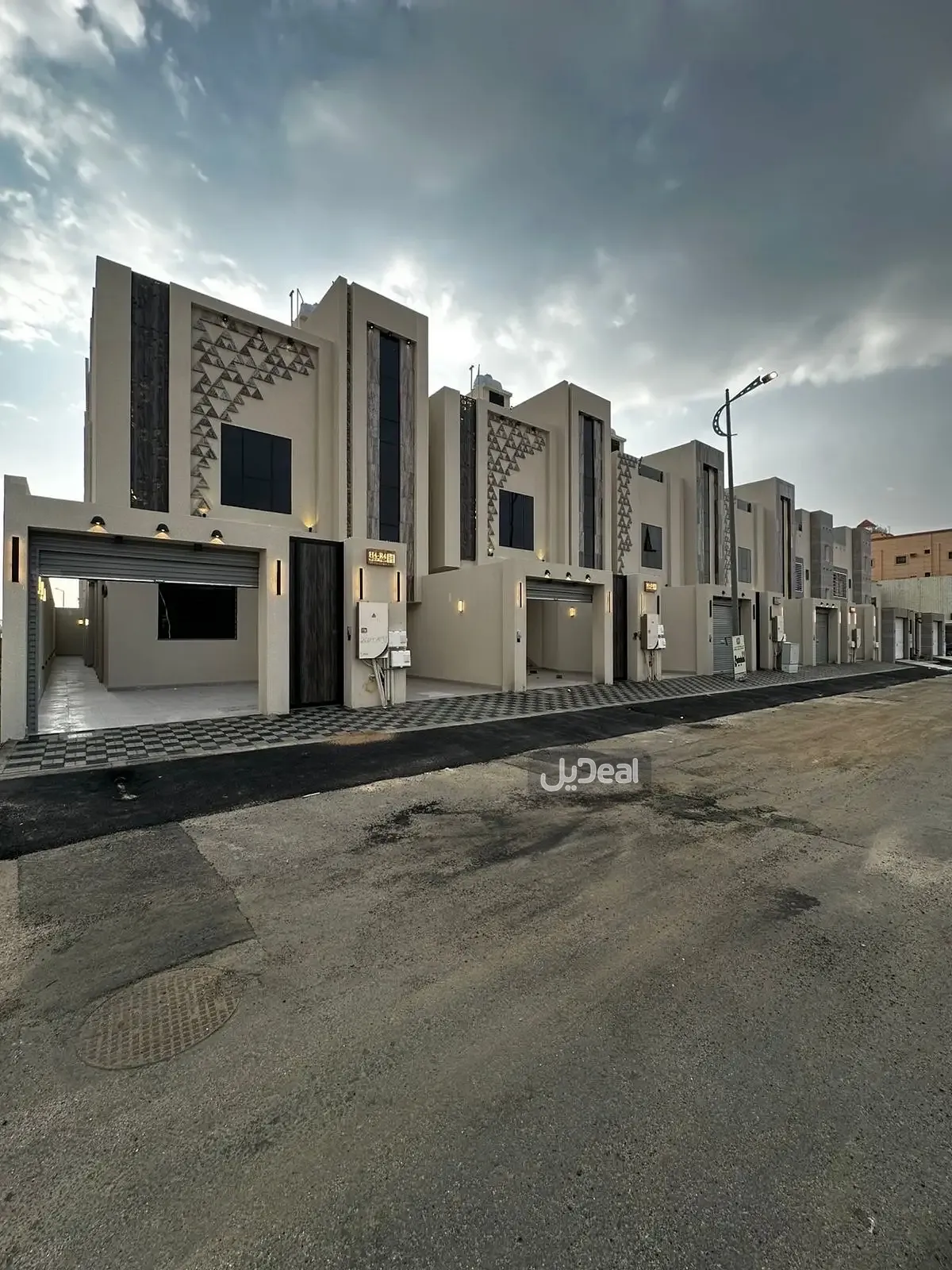 حي العزيزية محافظة احد رفيده  مساحة الوحدة من الأرض 135.37 متر   وتختص من المنافع والأجزاء المشتركة بمساحة 66.75 متر