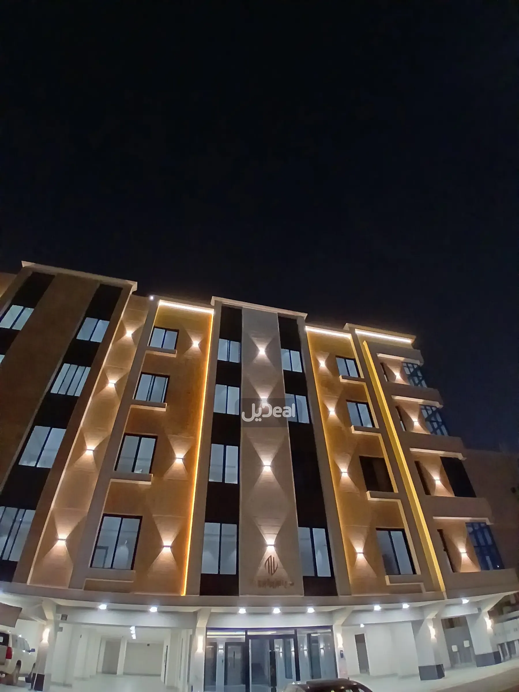 حي مشرفة بمدينة جدة  مساحة الوحدة من الأرض 40.95 متر   وتختص من المنافع والأجزاء المشتركة بمساحة 79.87 متر